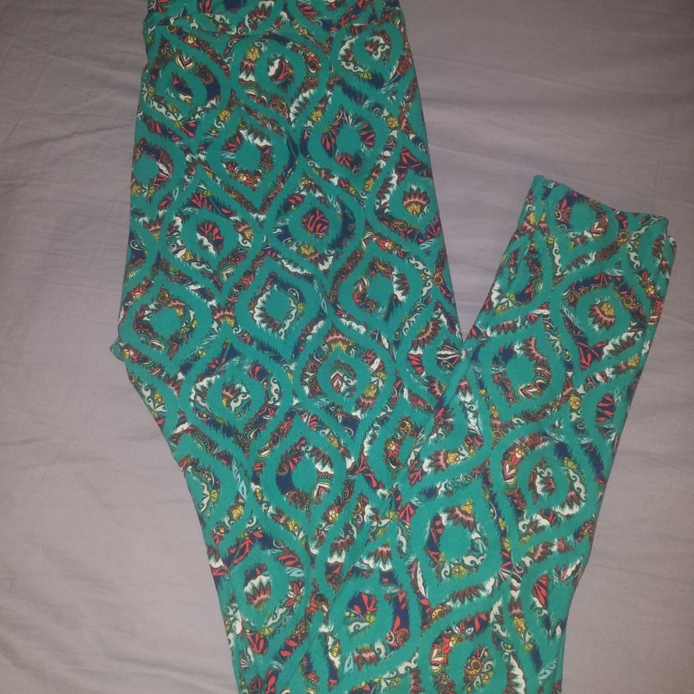Lularoe leggings.